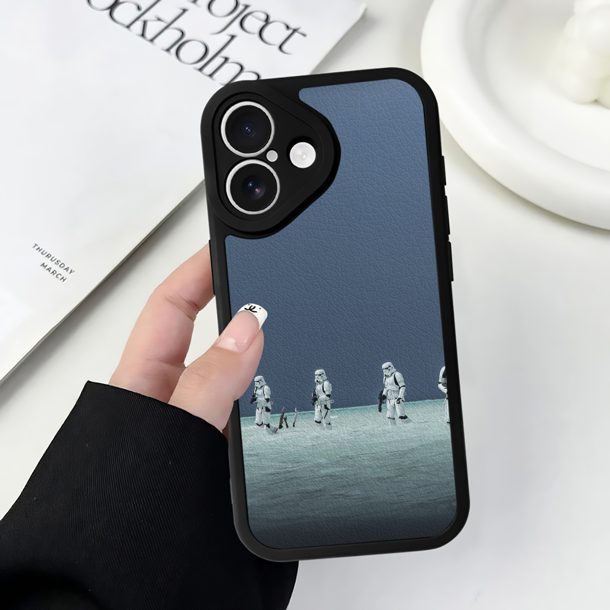 （画像用） スター・ウォーズ Star Wars 【iPhone 16シリーズ対応】シリコンスマホケース（レザー調） 材質：シリコン
